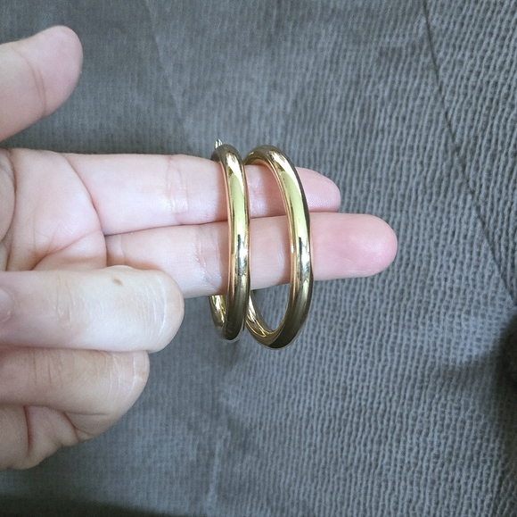 Luv AJ Gold💛 Amalfi Hollow Tube Hoop Earrings - NWT - Picture 12 of 15